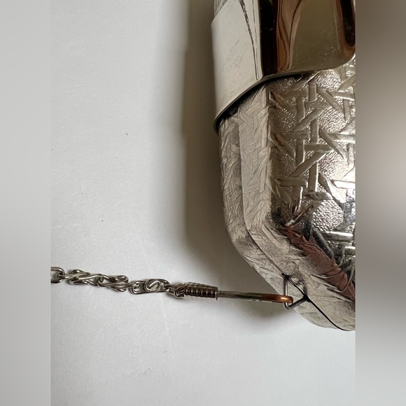 Silver Metal Handbag • Saks Fifth Avenue • - Picture 8 of 9